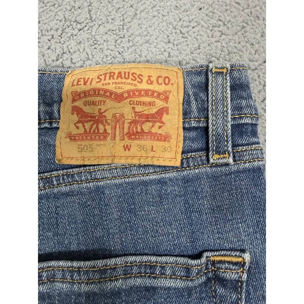 NWT Levis 505 Jeans Mens 36x30 Med Wash Blue Straight Stretch Denim